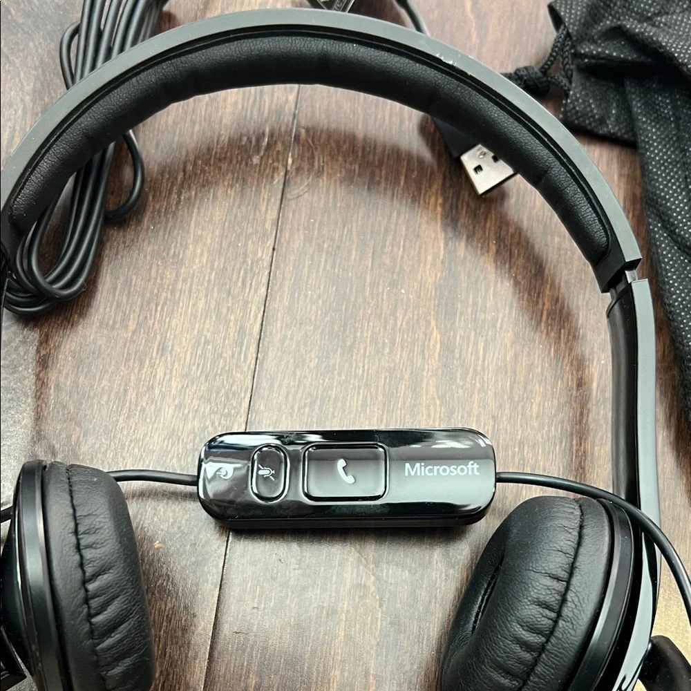 Brand new Microsoft Black USB wires Headset with Microphone